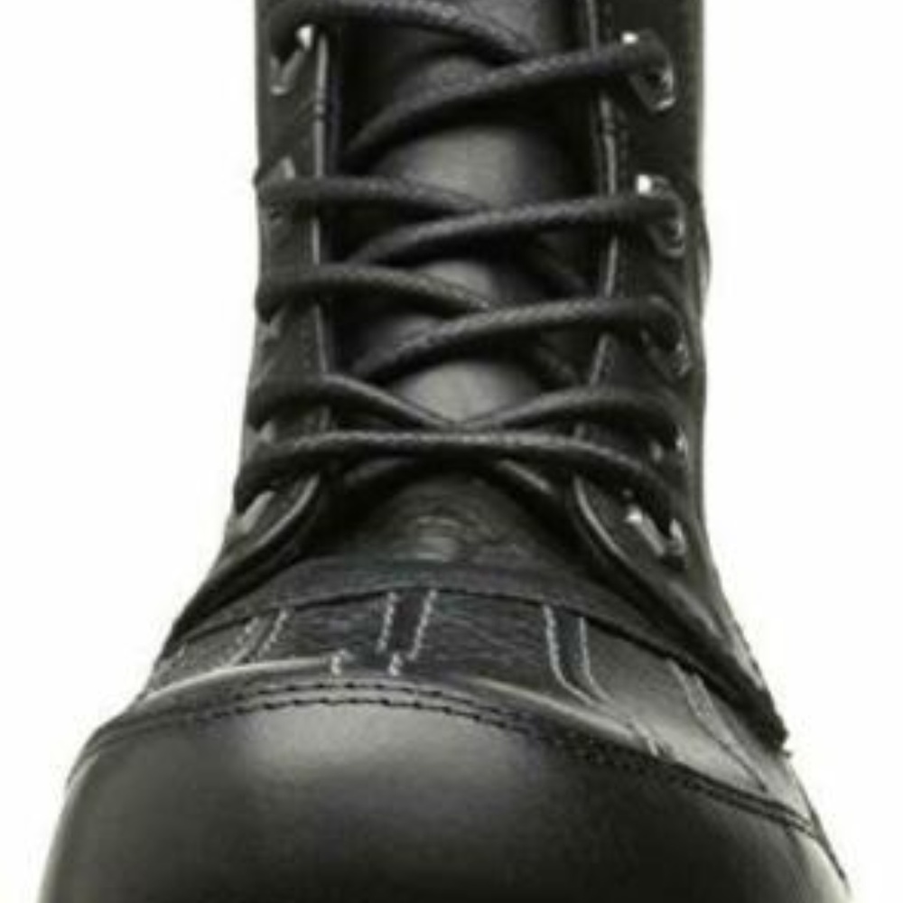 ANDREW MARC NEW YORK OTIS BLACK LEATHER DUCK STYLE. Never touched ground